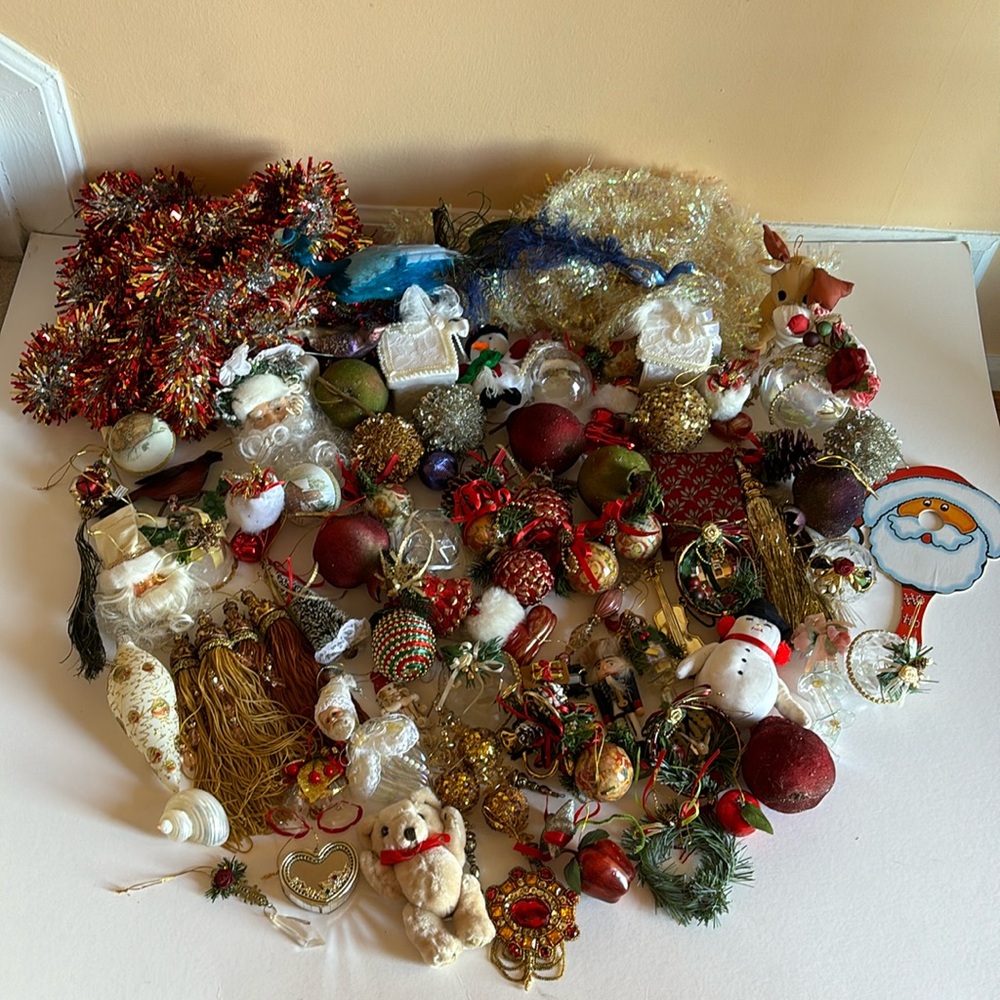 84 Christmas tree ornaments, 2 garlands